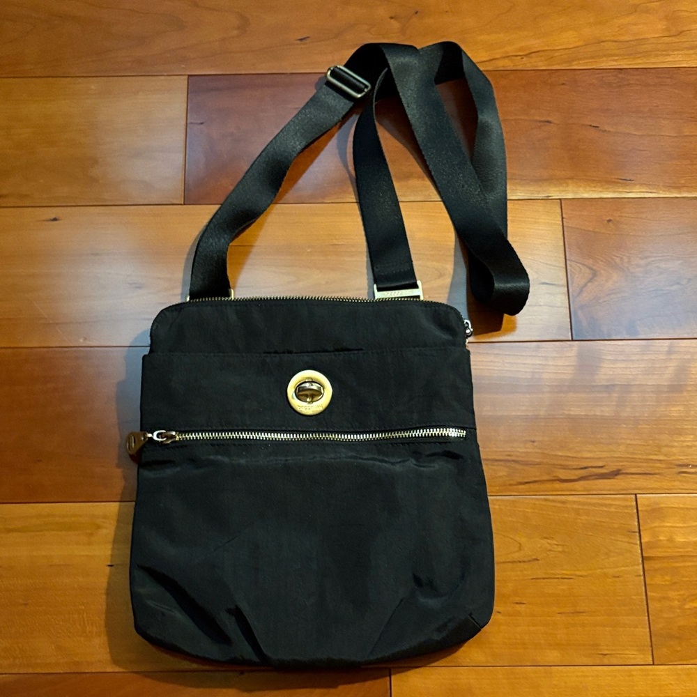 Baggallini crossbody purse black